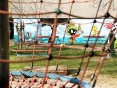 Szeged, Kukorica utca, játszótér, falfestmény, graffiti