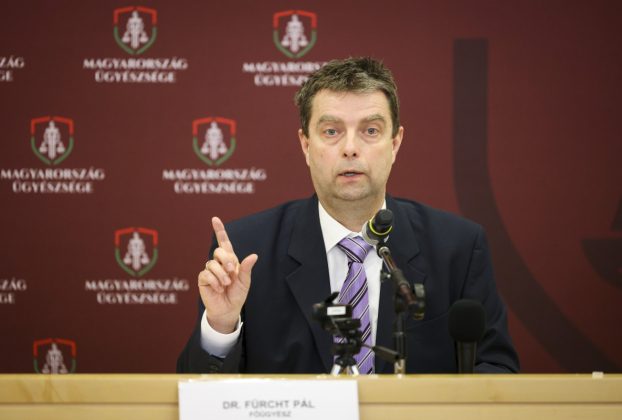Budapest, 2024. március 28. Fürcht Pál főügyész, a Központi Nyomozó Főügyészség (KNYF) vezetője sajtótájékoztatót tart az úgynevezett a Völner-Schadl ügy nyomozásáról Budapesten, a KNYF épületében 2024. március 28-án. MTI/Hegedüs Róbert