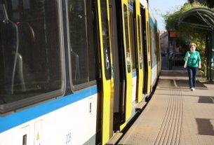 Szeged, Tram train, Aradi vértanuk tere, megálló, közlekedés, tömegközlekedés, villamosvasút