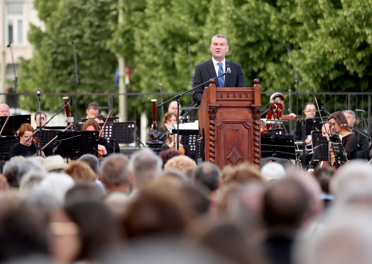 Szeged, Szegedi Szimfonikus Zenekar, koncert, tűzijáték, ünnep, uniós csatlakozás, húsz éves, évforduló, Széchenyi tér, EU, EU csatlakozás, Botka László