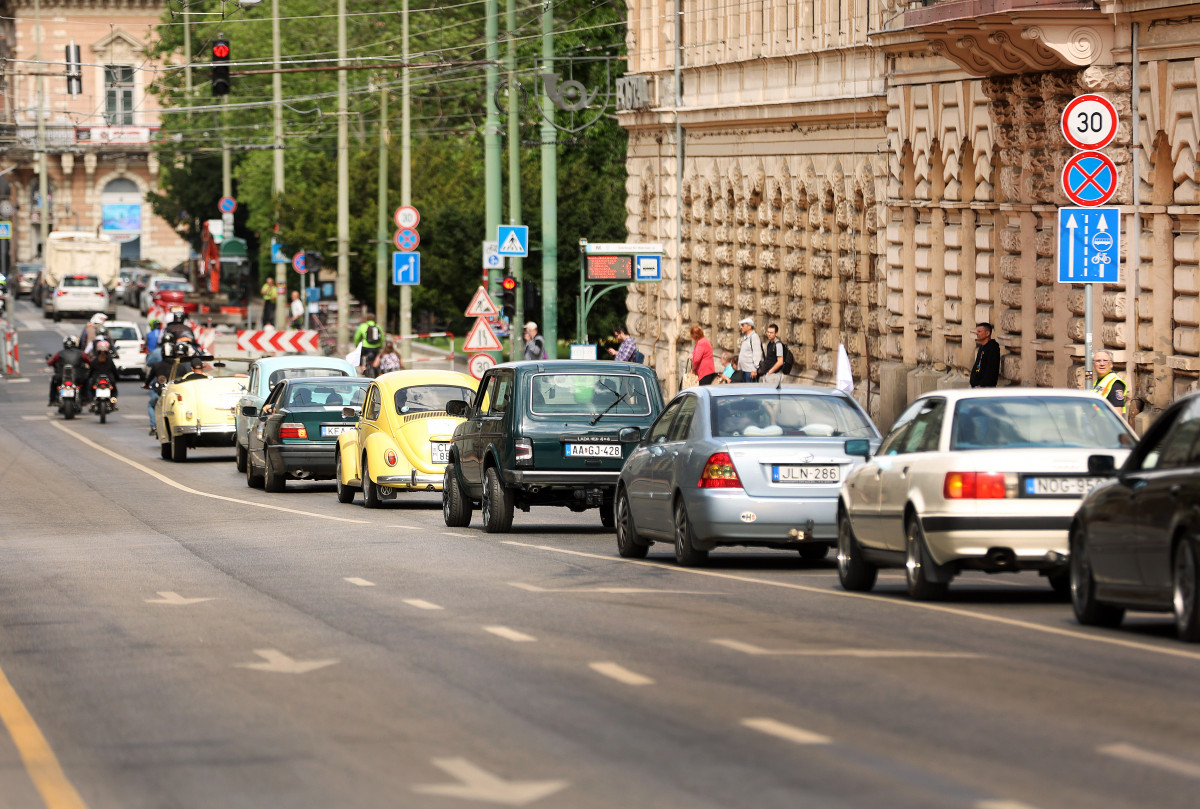 Szeged, Csonka János Technikum, iskola, autós felvonulás, ballagás, autó, motor