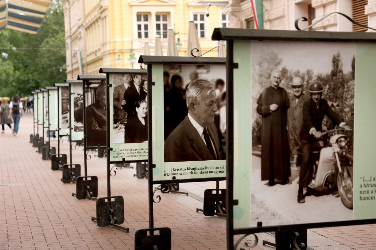 Szeged, Bálint Sándor, évforduló, Kárász utca, szabadtéri kiállítás, kiállítás