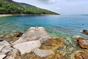 Horvátország, strand, Adria tenger, tenger, tengerpart, nyaralás, utazás, turizmus, Valun, Cres sziget