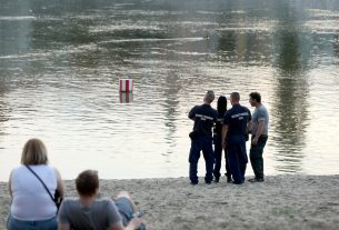 Szeged, Lapos, szabadstrand, Tisza, Tisza part, fürdés, strand, rendőr