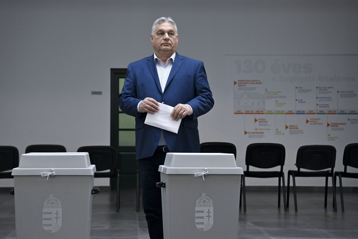 Budapest, 2024. június 9. Orbán Viktor miniszterelnök, a Fidesz elnöke leadja szavazatát az önkormányzati, európai parlamenti (EP-) és nemzetiségi választásokon a XII. kerületi Zugligeti Általános Iskolában kialakított 53-as számú szavazókörben 2024. június 9-én. MTI/Koszticsák Szilárd