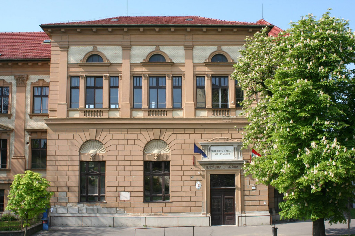 Szentes. Horváth Mihály Gimnázium. Petíció. Oktatás.