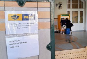 Szeged, nyár, hőségriadó, hőség, meleg, kánikula, július, Nagyállomás, MÁV, vonat, utazás, víz, vízosztás