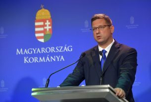 Budapest, 2024. augusztus 22. Gulyás Gergely Miniszterelnökséget vezető miniszter a Kormányinfó sajtótájékoztatón a Miniszterelnöki Kabinetiroda épületében 2024. augusztus 22-én. MTI/Soós Lajos