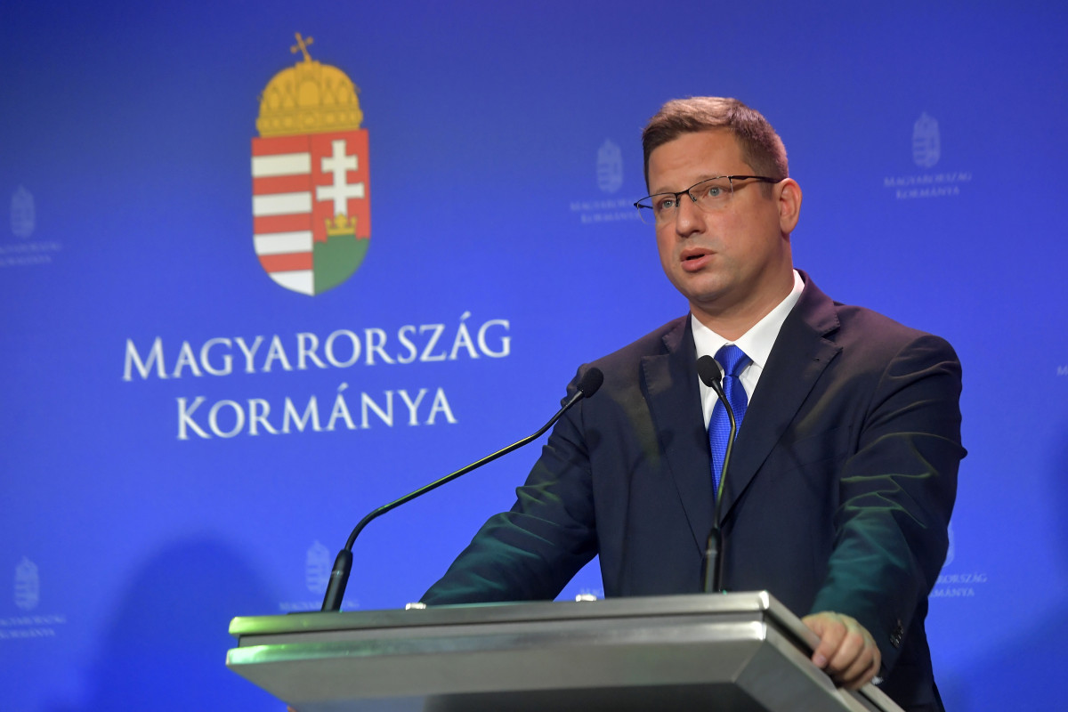 Budapest, 2024. augusztus 22. Gulyás Gergely Miniszterelnökséget vezető miniszter a Kormányinfó sajtótájékoztatón a Miniszterelnöki Kabinetiroda épületében 2024. augusztus 22-én. MTI/Soós Lajos