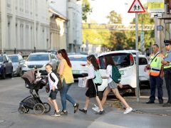 Szeged, tanítás, iskola, oktatás, diák, évnyitó, Madách iskola, rendőr, közlekedés