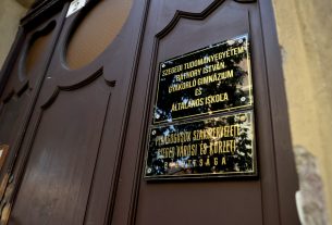 Szeged, SZTE Gyakorló Gimnázium és Általános Iskola, iskola, oktatás, tanítás, diákok, tanévnyitó, Báthory István