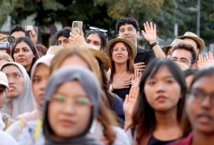 Szeged, nemzetközi hallgatók, külföldi diákok, egyetemisták, egyetem, gólyaeskü, eskütétel, SZTE, Dugonics tér, Rektori Hivatal