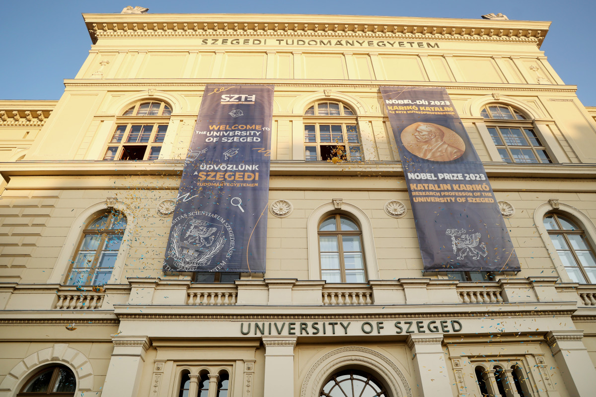 Szeged, nemzetközi hallgatók, külföldi diákok, egyetemisták, egyetem, gólyaeskü, eskütétel, SZTE, Dugonics tér, Rektori Hivatal