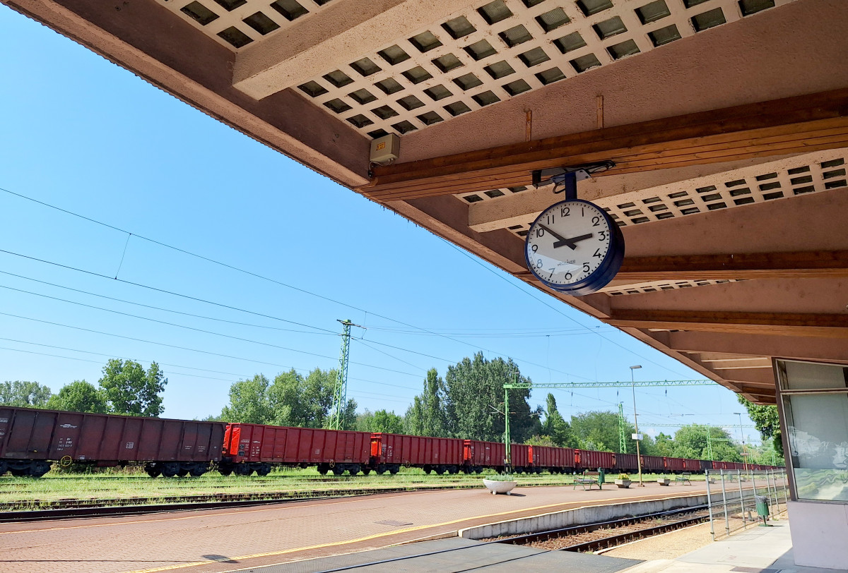 Nagykőrös, vasútállomás, vasút, peron, vonat, MÁV