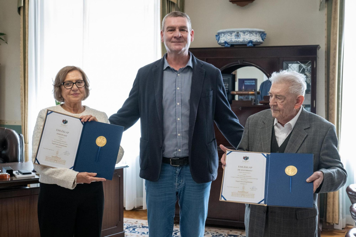 Szeged város aranyplakettjével ajándékozta meg Botka László polgármester Fekete Gizit és Ilia Mihályt