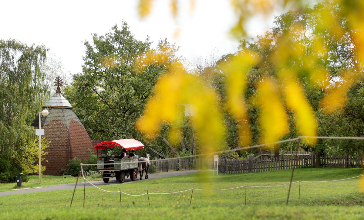 Ópusztaszer, Borszűrő Szent Mihály és Iparosok Napja, Ópusztaszeri Nemzeti Történeti Emlékpark, hagyomány, népművészet, népviselet, néptánc
