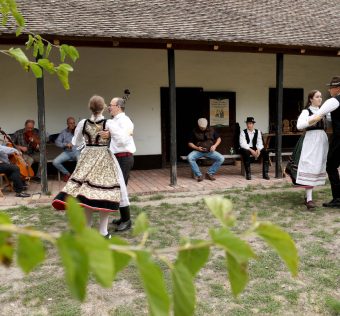 Ópusztaszer, Borszűrő Szent Mihály és Iparosok Napja, Ópusztaszeri Nemzeti Történeti Emlékpark, hagyomány, népművészet, népviselet, néptánc