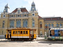 Szeged, Szegedi Villamosközlekedés, 116. éves, születésnapját ünnepli. Ebből nosztalgiavillamos, villamos, tömegközlekedés, Nagyállomás, Indóház tér, SZKT