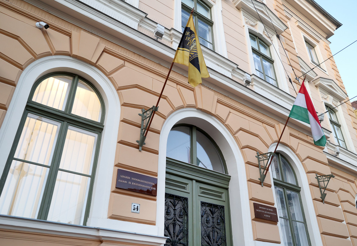 Szeged, Szegedi Tudományegyetem, SZTE, Állam- és Jogtudományi Kar, ÁJTK, jogi kar, épület, Magyar Ede tér, egyetem, oktatás