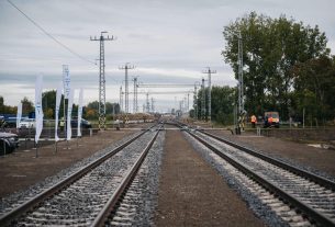 Szijjártó Péter: az eddigi legfontosabb mérföldkövéhez ért a Budapest-Belgrád vasútvonal építése