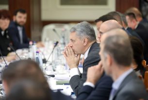 Szeged, Lázár János, városháza, Botka László, értekezlet, plenáris ülés, tárgyalás, közlekedés, politika