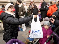 Szeged, csoki, csokiosztás, rászorulók, Centerke Közösségi Tér, Mátrix Közhasznú Alapítvány, adomány