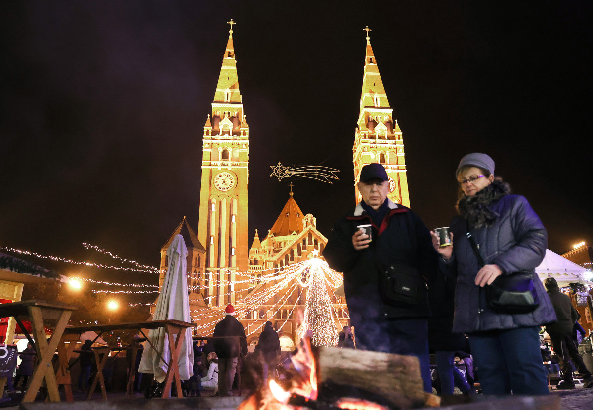 Szeged, Dóm tér, karácsonyi vásár, karácsonyi fények, ünnep, advent, karácsony, ajándék