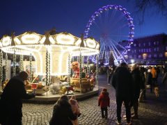 Szeged, Dóm tér, advent, koszorú, Botka László, Kiss-Rigó László, gyertyagyújtás, adventi vásár, karácsonyi vásár