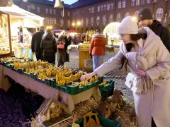 Szeged, Dóm tér, advent, koszorú, Botka László, Kiss-Rigó László, gyertyagyújtás, adventi vásár, karácsonyi vásár