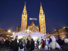 Szeged, Dóm tér, advent, koszorú, Botka László, Kiss-Rigó László, gyertyagyújtás, adventi vásár, karácsonyi vásár
