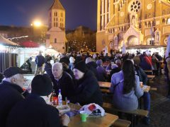 Szeged, Dóm tér, advent, koszorú, Botka László, Kiss-Rigó László, gyertyagyújtás, adventi vásár, karácsonyi vásár