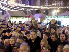 Szeged, Dóm tér, advent, koszorú, Botka László, Kiss-Rigó László, gyertyagyújtás, adventi vásár, karácsonyi vásár