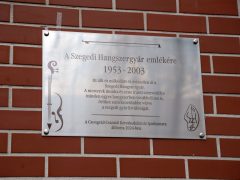 Szeged, Csongrád-Csanádi Kereskedelmi és Iparkamara, Kamara, emléktábla, Szegedi Hangszergyár, Hétvezér utca 9.
