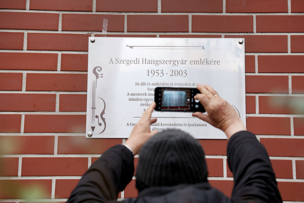 Szeged, Csongrád-Csanádi Kereskedelmi és Iparkamara, Kamara, emléktábla, Szegedi Hangszergyár, Hétvezér utca 9.