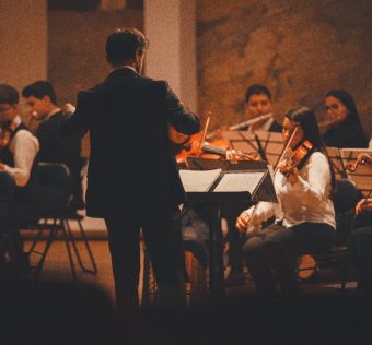 Egyetem. Koncert. Karácsony. Komolyzene.