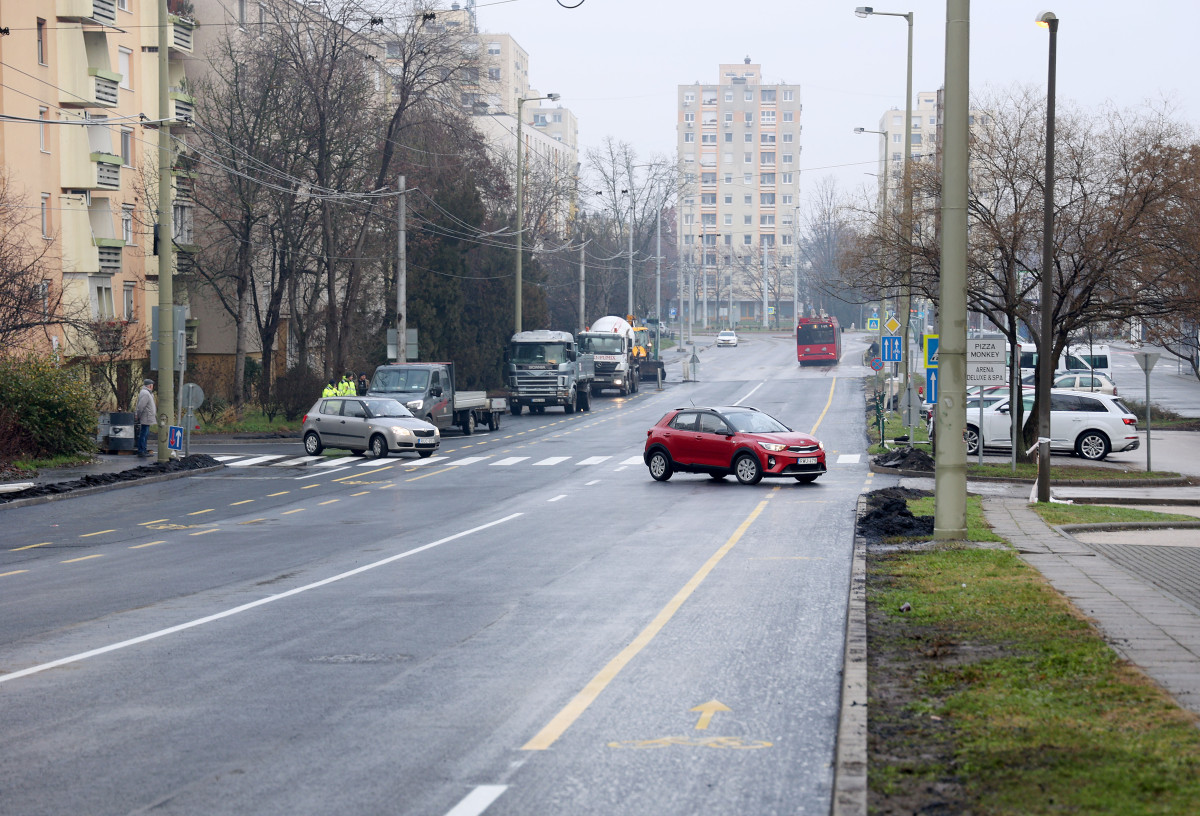 Szeged, útfelújítás, Etelka sor, burkolatcsere, aszfaltozás, közlekedés, autó