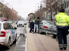 Szeged, baleset, Anna-kút, villamos megálló, autó, gázolás, rendőr, rendőrség, helyszínelés