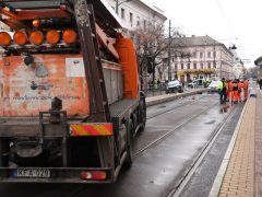 Szeged, baleset, Anna-kút, villamos megálló, autó, gázolás, rendőr, rendőrség, helyszínelés