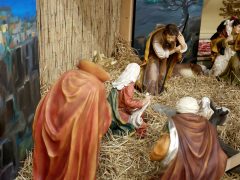 Szeged, Advent, Felsővárosi Szent Miklós Plébánia, mézeskalács, fenyő, fenyődíszítés, betlehem, templom