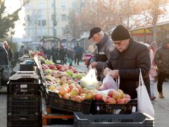 Szeged, szilveszter, vásárlás, bevásárlás, újév, malac, virsli, hús, lencse, pezsgő, duda, szerencse malac, szerencse, Mars téri piac