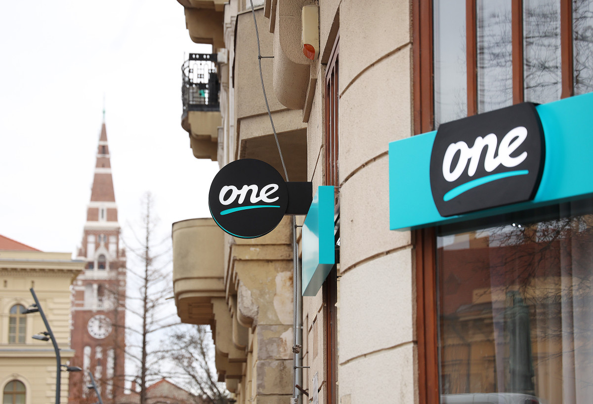 Szeged, Digi, felirat, szolgáltató, Dugonics tér, One, logó, internet, telefon