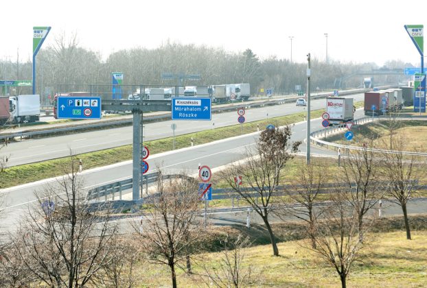 Röszke, röszkei határátkelő, út, tábla