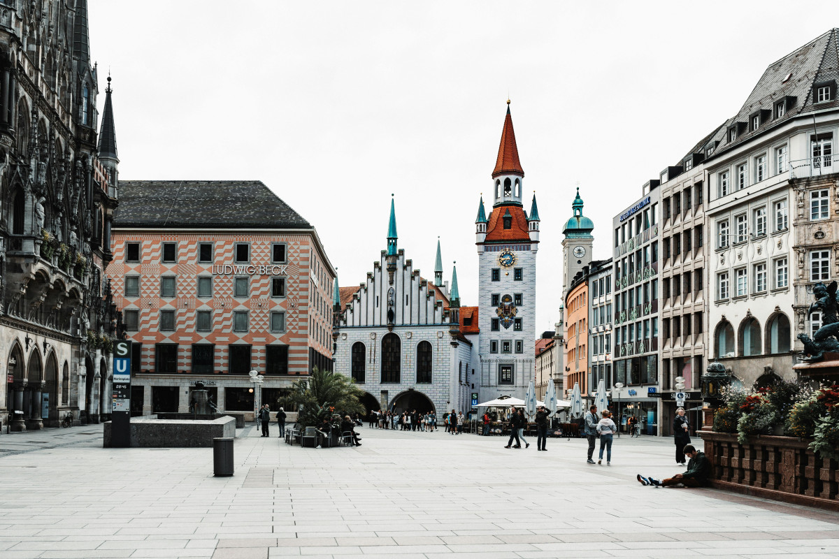 München. Tüntetés. Támadás.