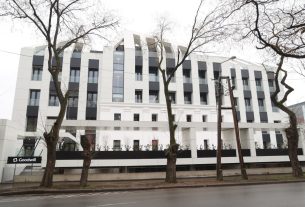 Szeged, Goodwill Pharma, gyógyszergyártó, cég, irodaház, átadás, Boros József utca, Lázár János, Botka László, Jójárt Ferenc