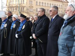 Szeged, kommunista diktatúrák áldozatai, megemlékezés, Kormányhivatal, Glattfelder Gyula tér, koszorúzás