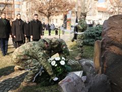 Szeged, kommunista diktatúrák áldozatai, megemlékezés, Kormányhivatal, Glattfelder Gyula tér, koszorúzás