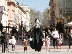 Szeged, bábszínházi világnap, Kövér Béla Bábszínház, óriásbábok, gyerekek