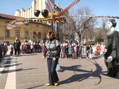 Szeged, bábszínházi világnap, Kövér Béla Bábszínház, óriásbábok, gyerekek