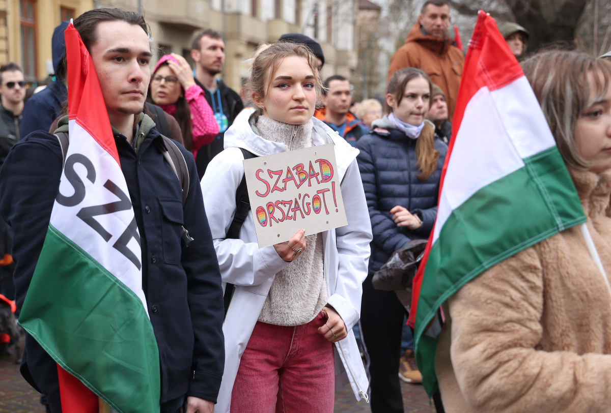Szeged, gyülekezési törvény, szigorítás, tüntetés, demonstráció, Momentum, Dugonics tér