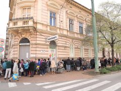 Szeged, Mátrix Közhasznú Alapítvány, élelmiszerosztás, csokiosztás, adomány, rászoruló